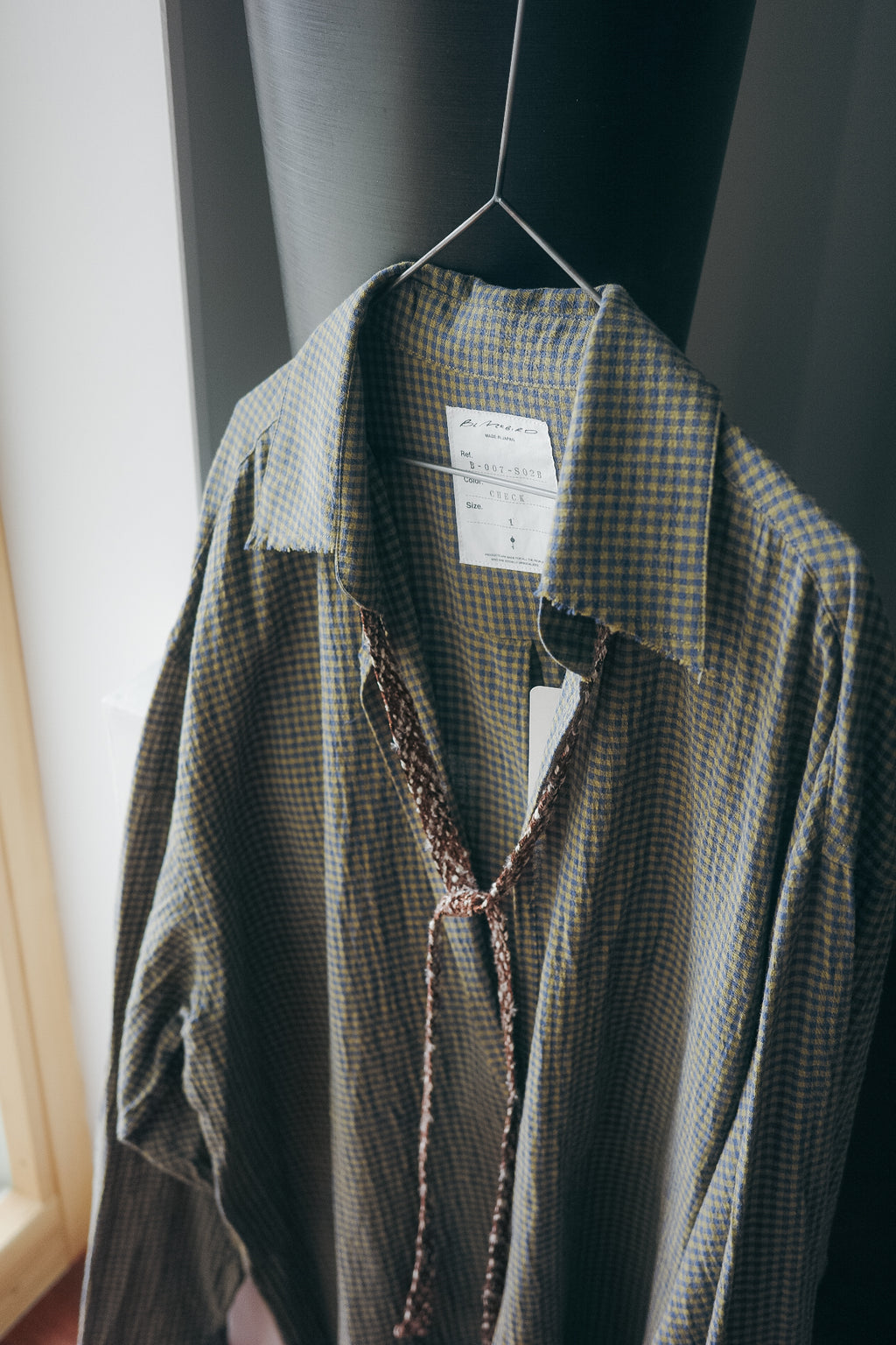BLACKBIRD pullover shirt