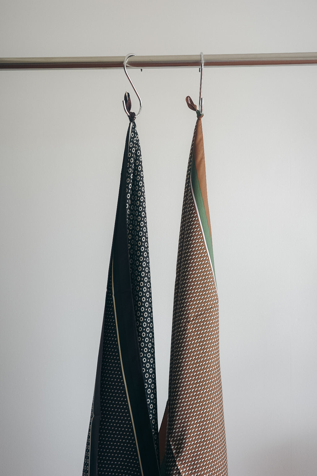 Nikki ESSENTIAL PIECES KOMON Silk Scarf