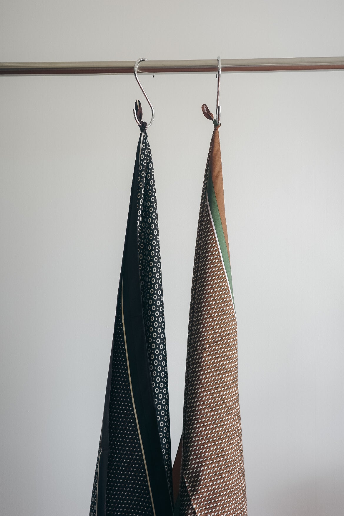 Nikki ESSENTIAL PIECES KOMON Silk Scarf