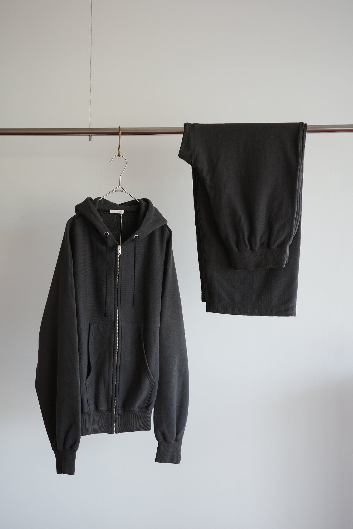 ULTERIOR FADED SILKY TERRY BAGGY SWEAT PANTS (The BORDER Edit.)