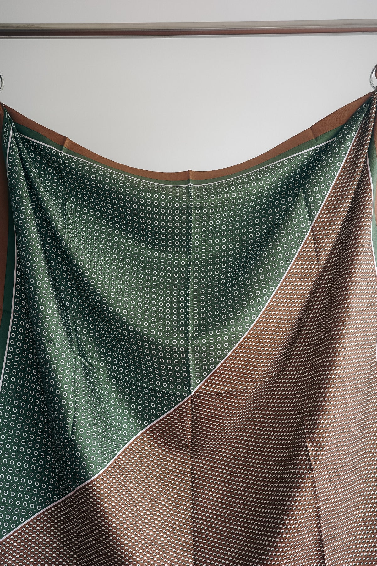 Nikki ESSENTIAL PIECES KOMON Silk Scarf