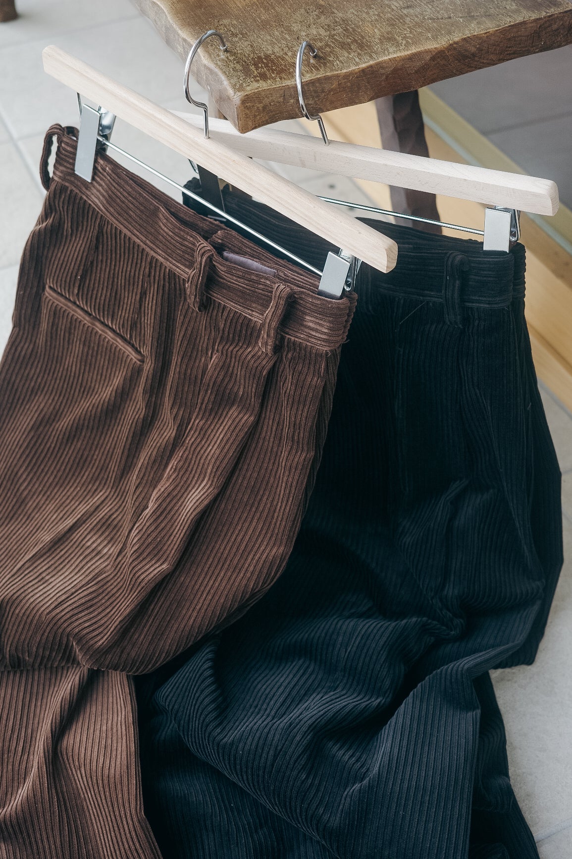 BISOWN MIXED-WALE CORDUROY 2-TUCK TROUSERS