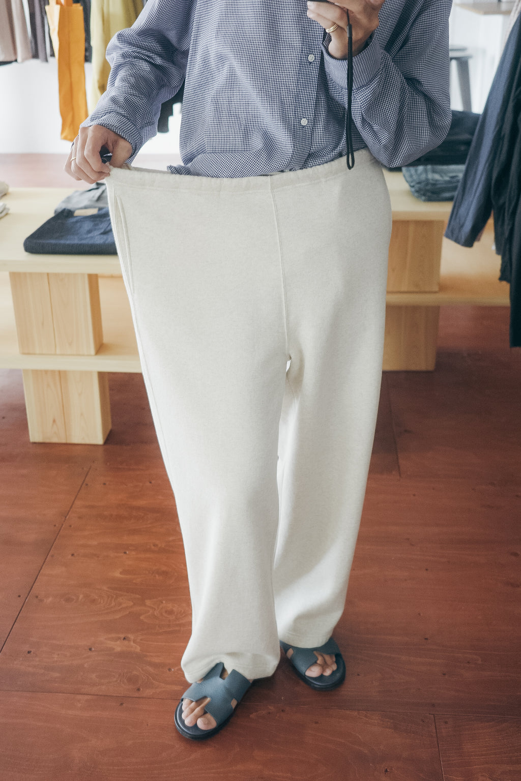BISOWN LOOSE SWEAT PANTS