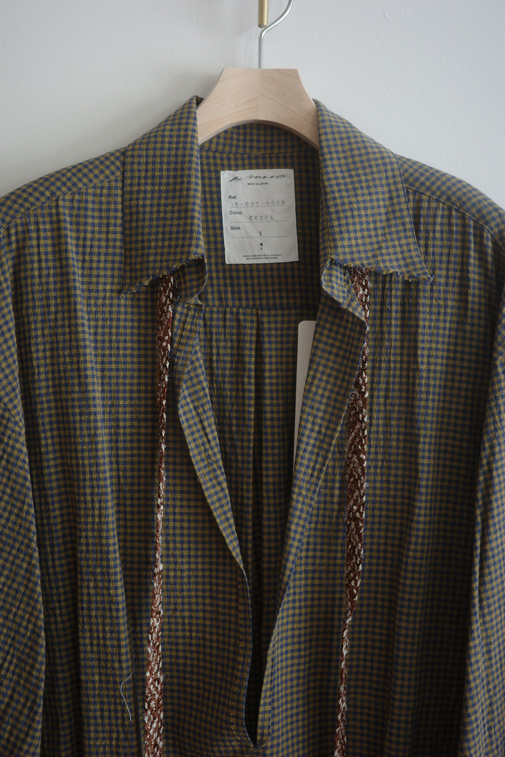 BLACKBIRD pullover shirt