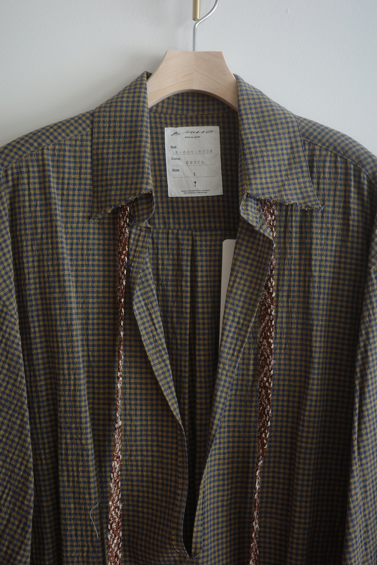 BLACKBIRD pullover shirt