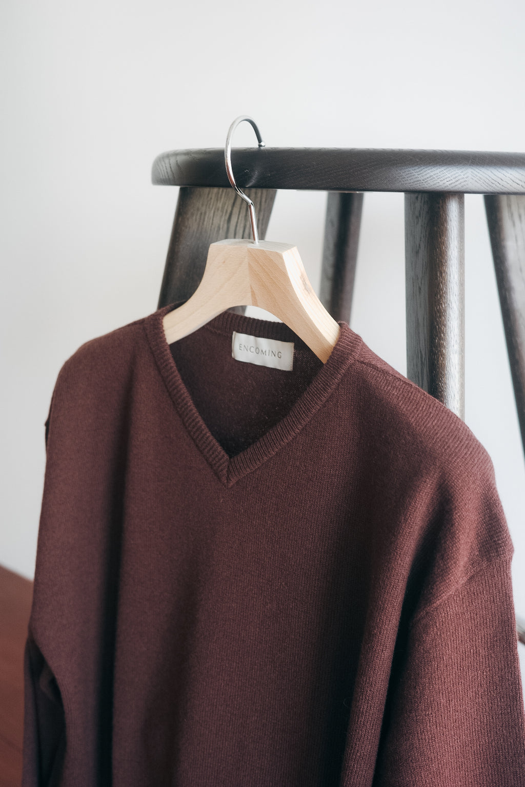 ENCOMING KNITTED V NECK JUMPER