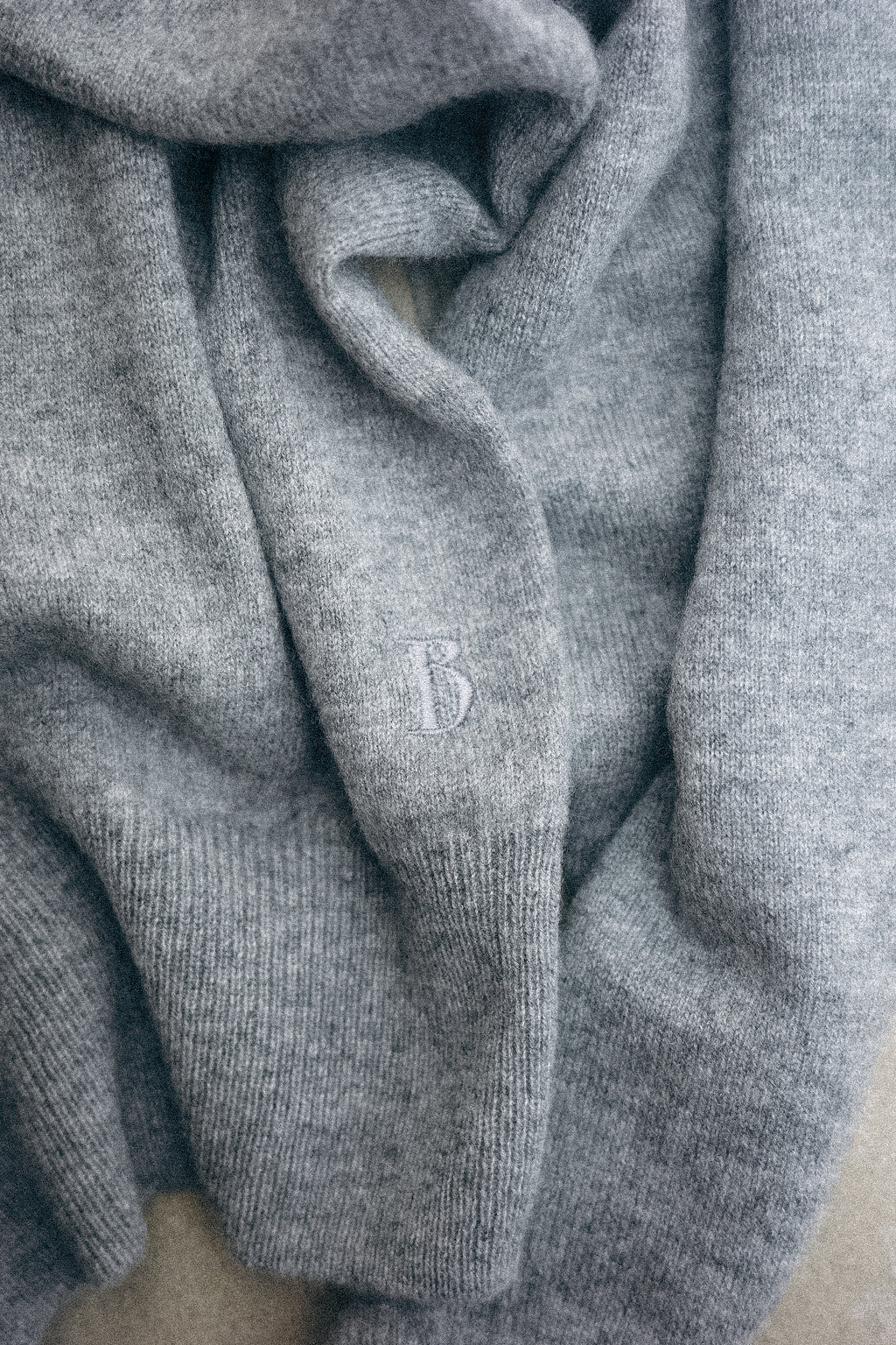 BISOWN CASHMERE B V NECK