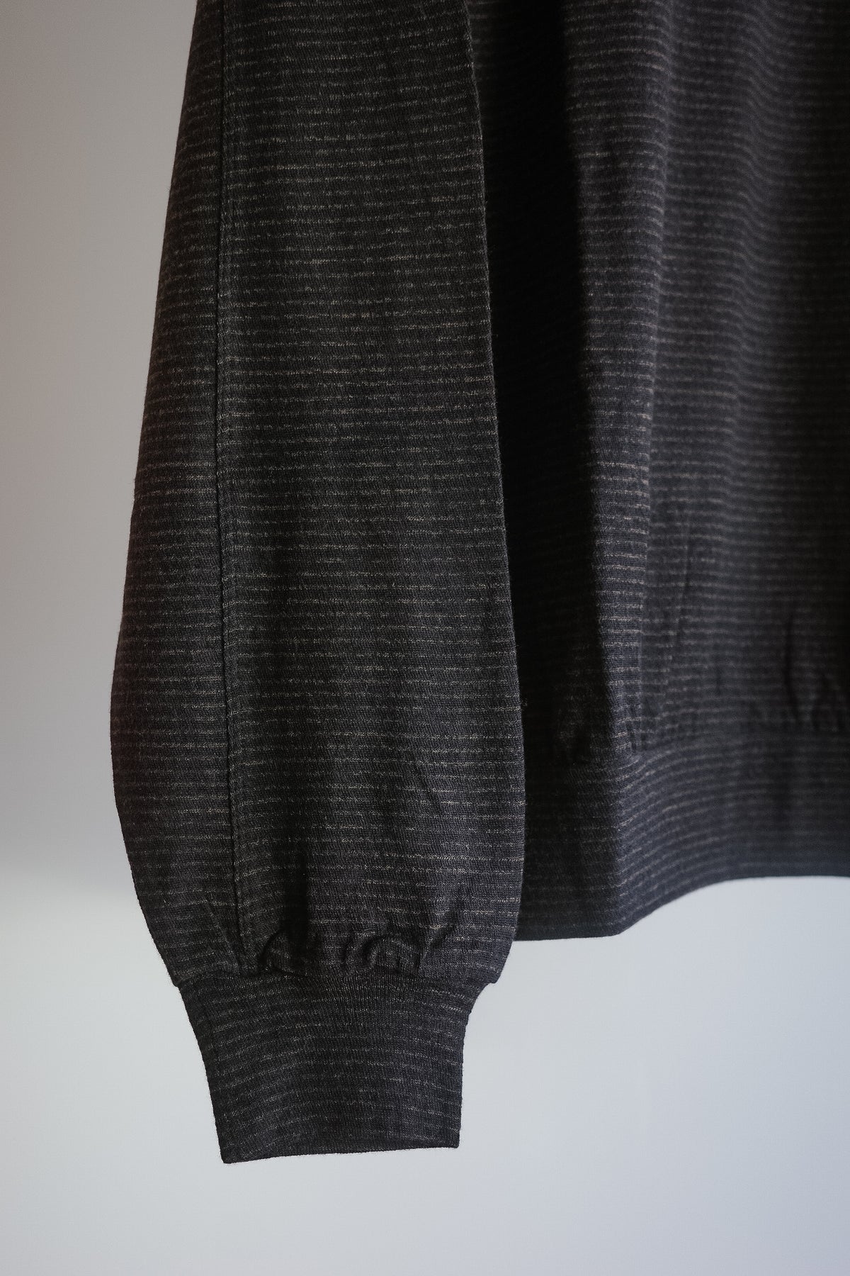 ULTERIOR SUPER FINE WOOL COTTON TURTLE-NECK TOP (BORDER STRIPE)