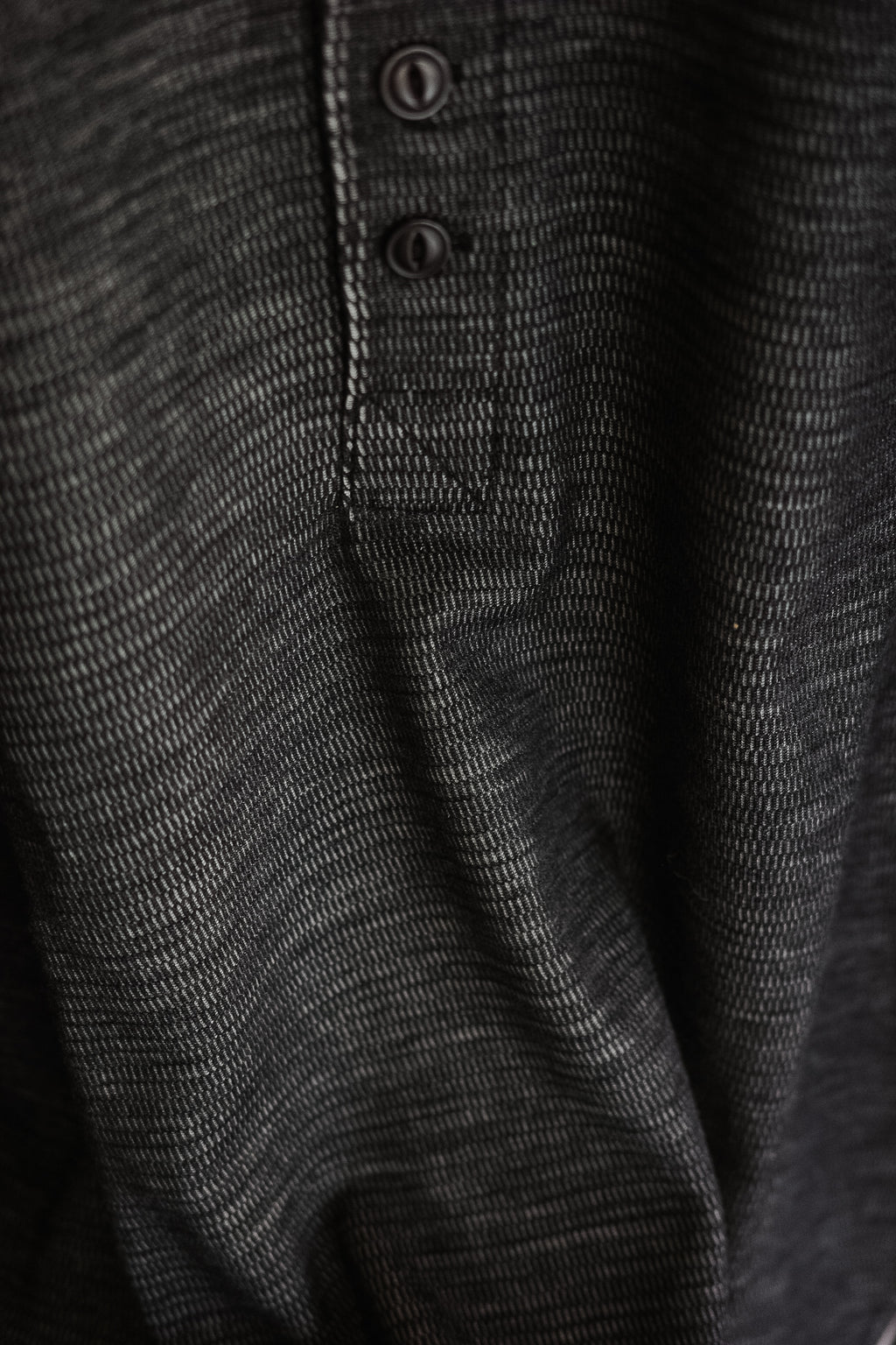 ULTERIOR W/C HONEYCOMB HENLEY-NECK TOP