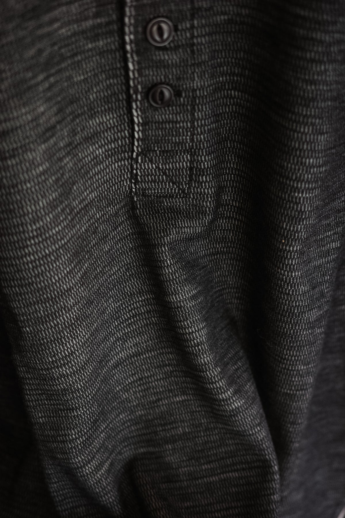 ULTERIOR W/C HONEYCOMB HENLEY-NECK TOP