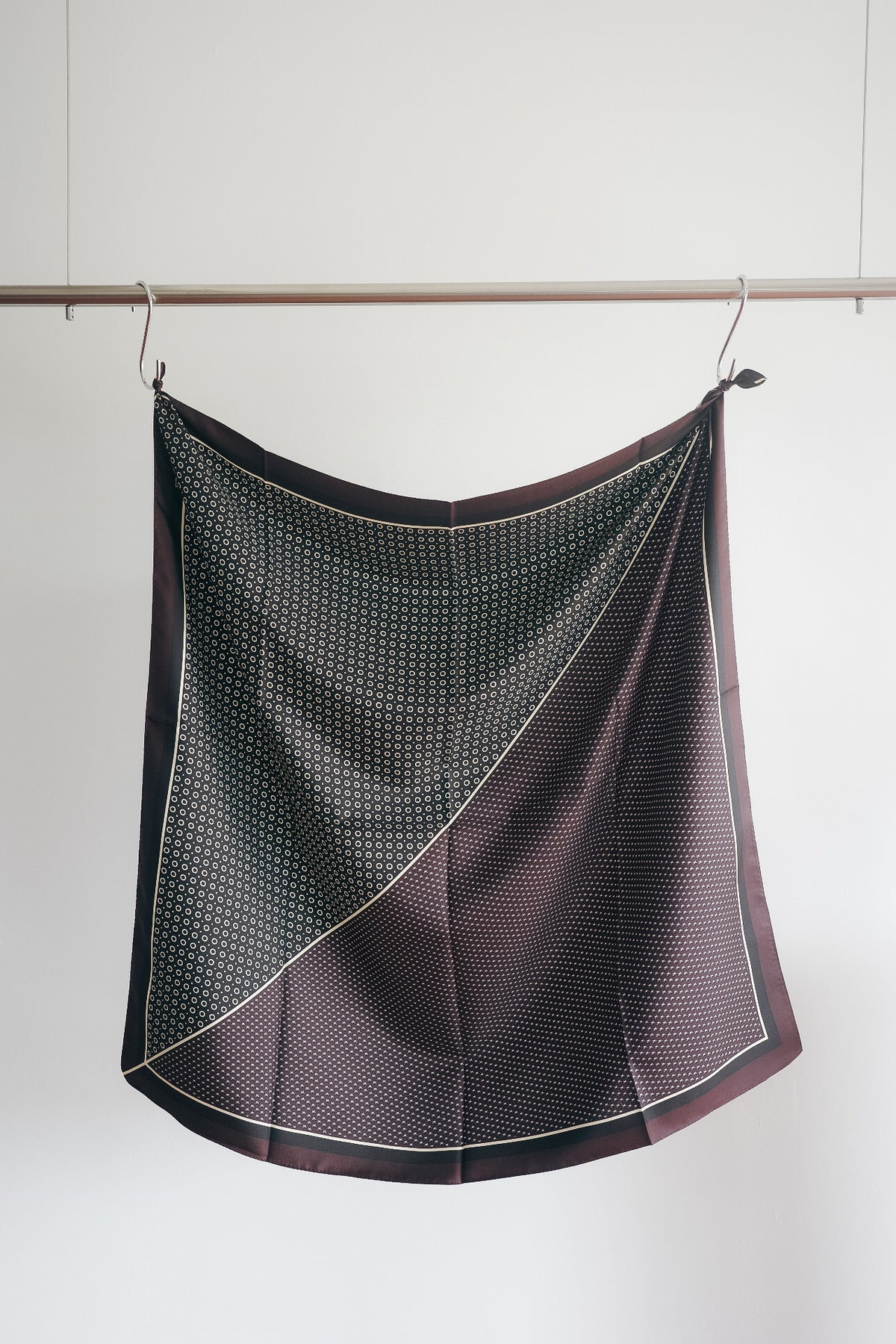 Nikki ESSENTIAL PIECES KOMON Silk Scarf