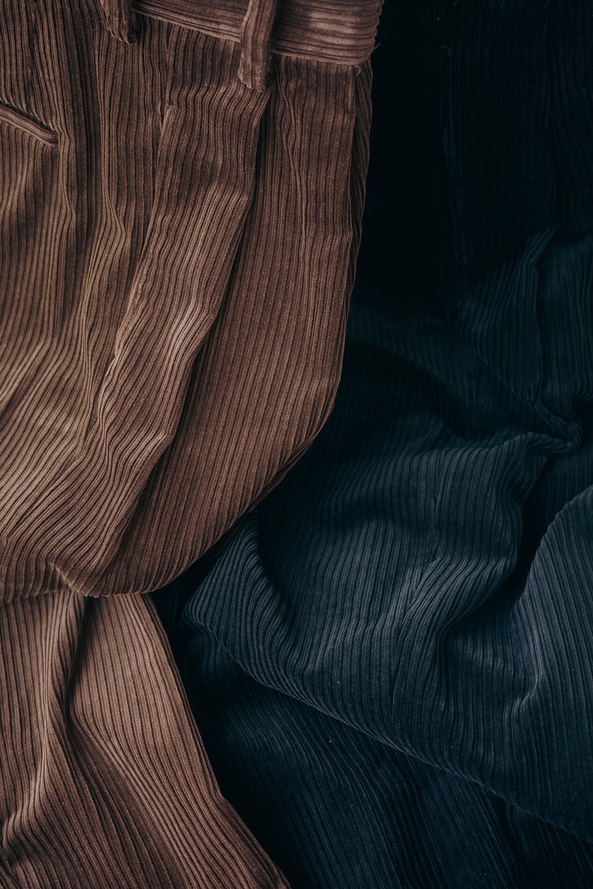 BISOWN MIXED-WALE CORDUROY 2-TUCK TROUSERS