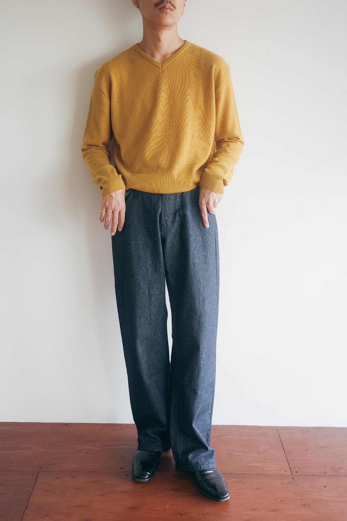 ENCOMING KNITTED V NECK JUMPER