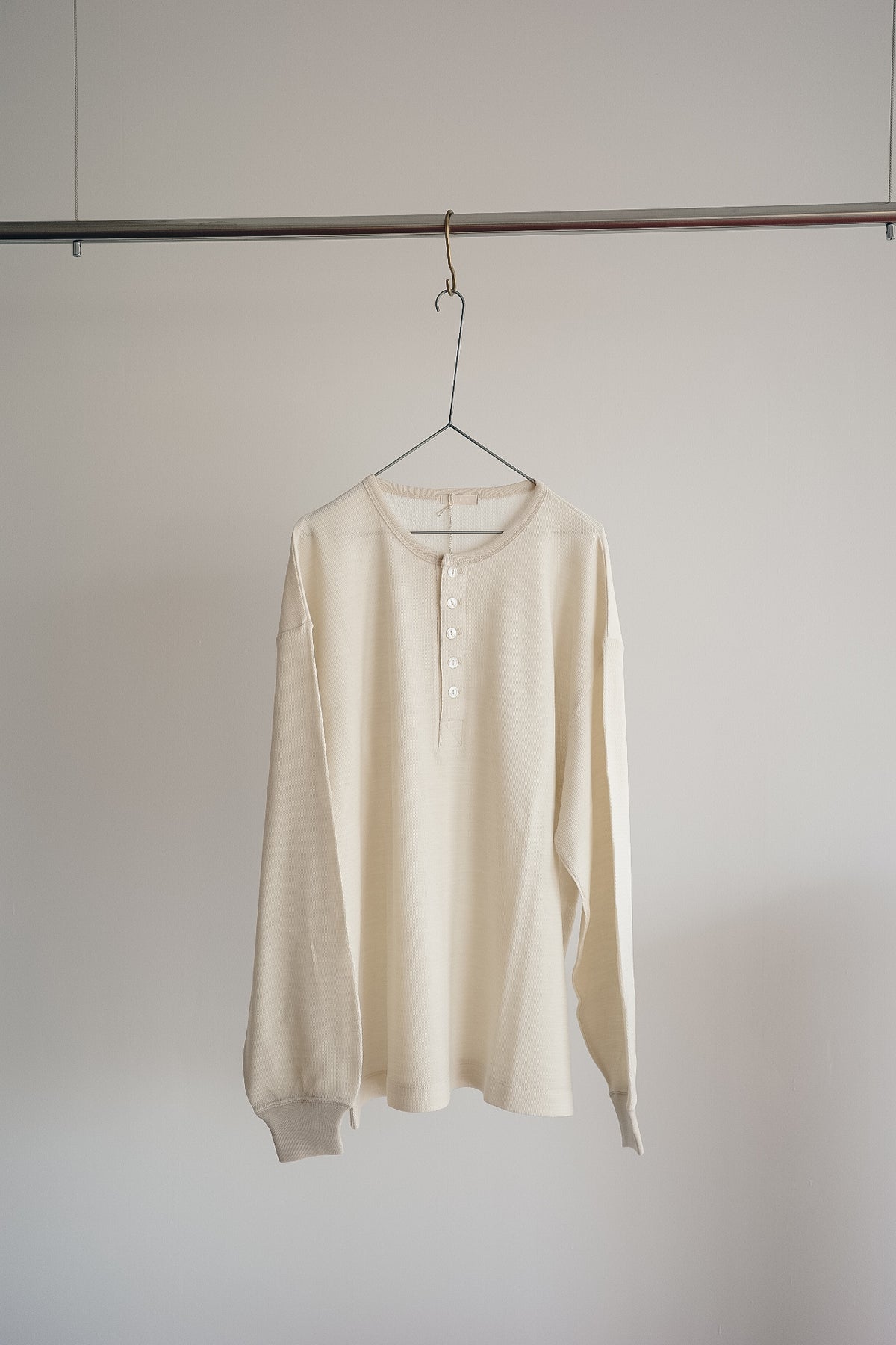 ULTERIOR W/C HONEYCOMB HENLEY-NECK TOP