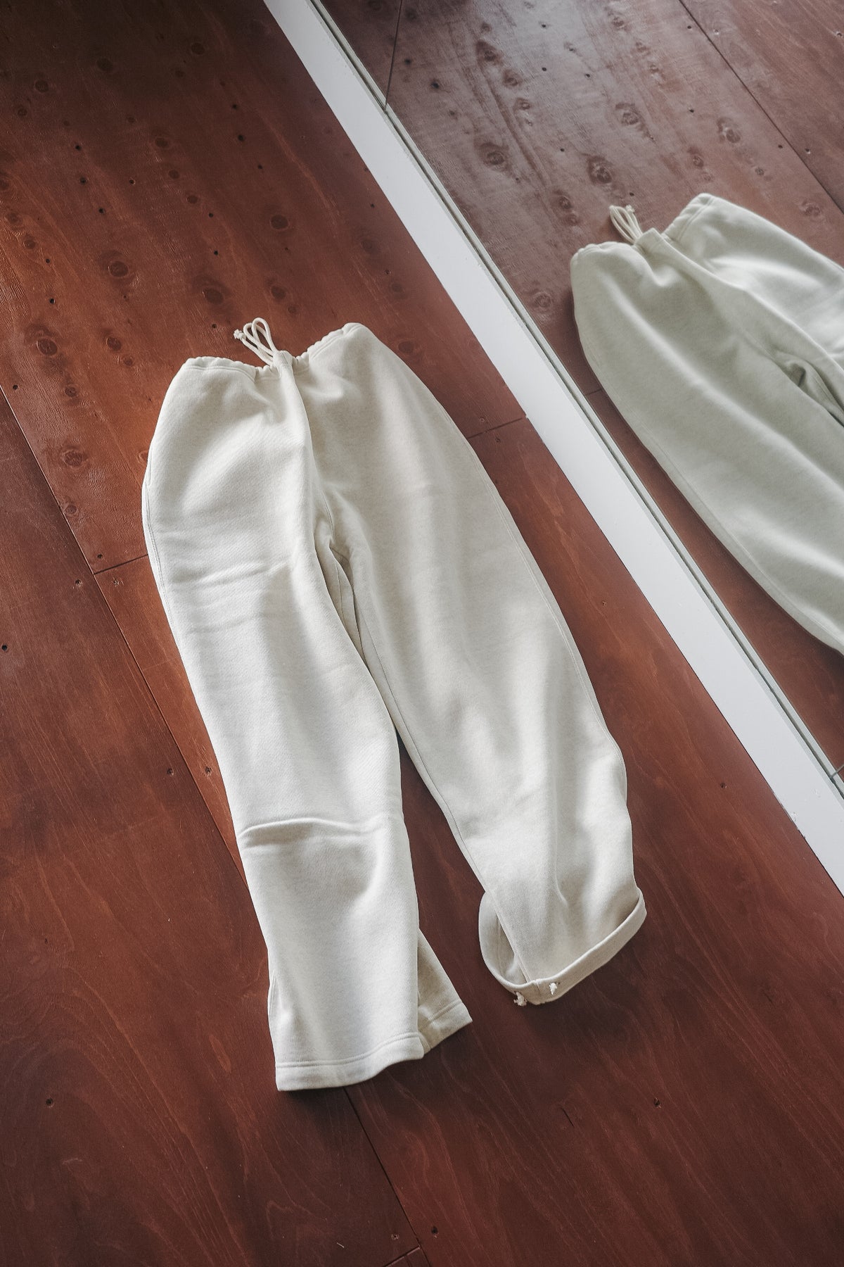 BISOWN LOOSE SWEAT PANTS
