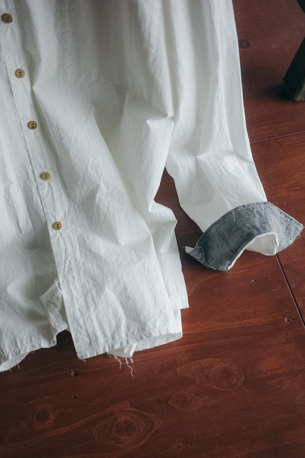 BLACKBIRD Cut-off Collar Shirt