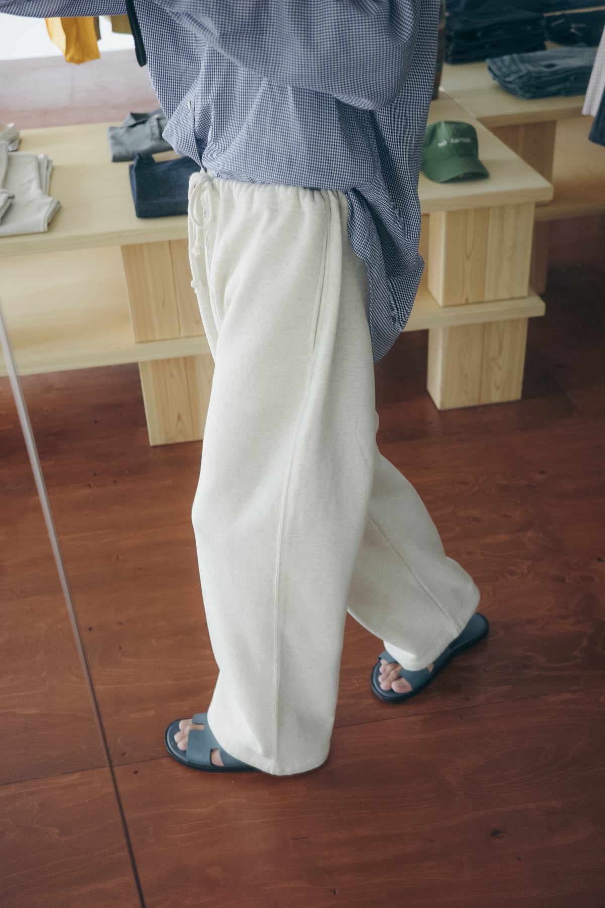 BISOWN LOOSE SWEAT PANTS