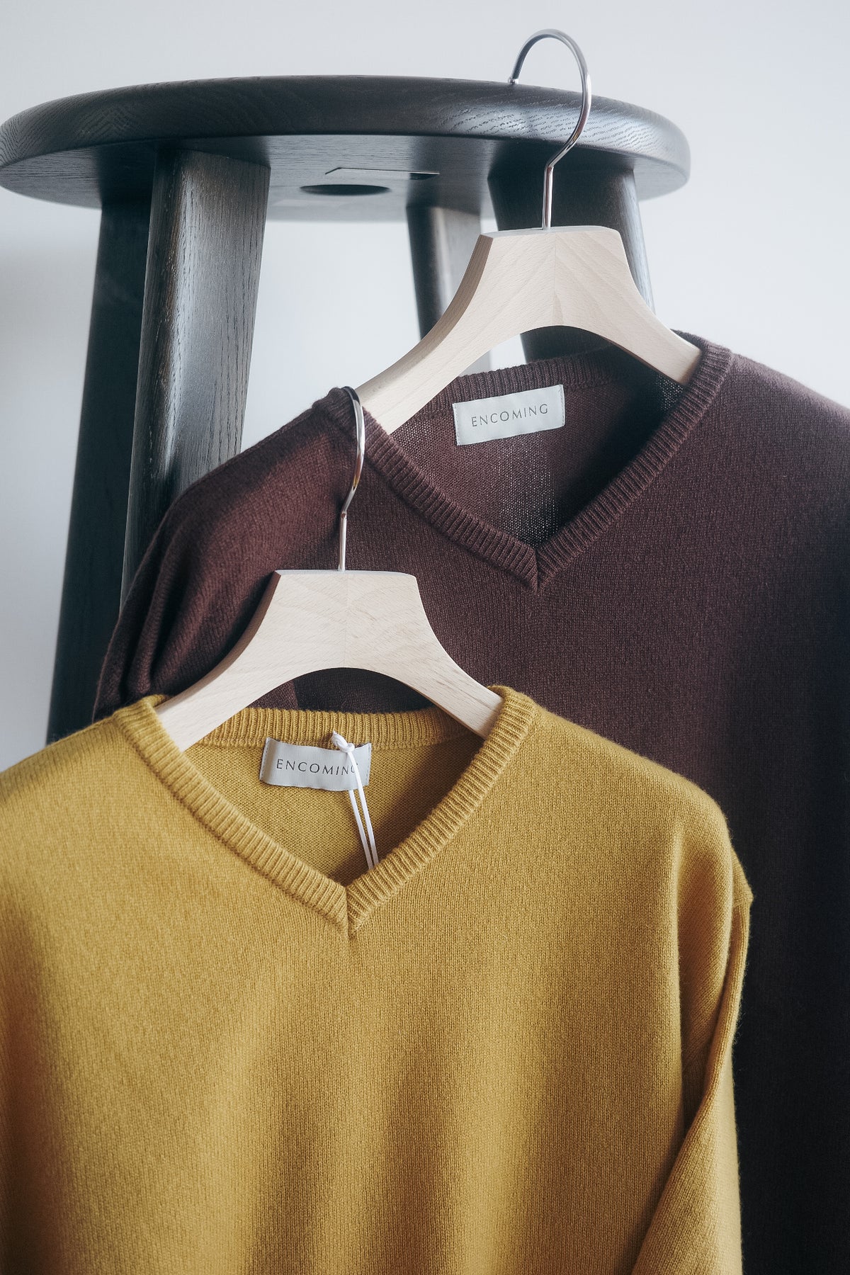 ENCOMING KNITTED V NECK JUMPER