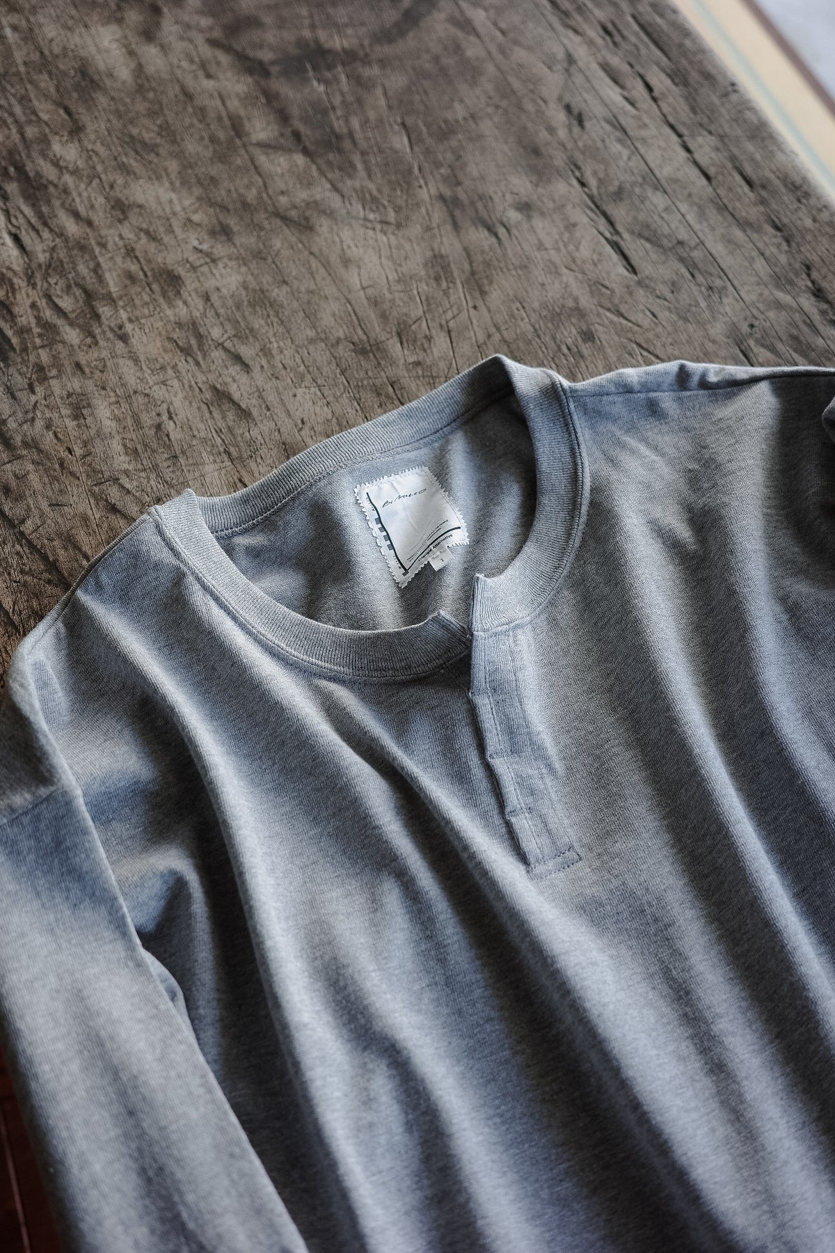 BLACKBIRD fake henley-neck cutsewn