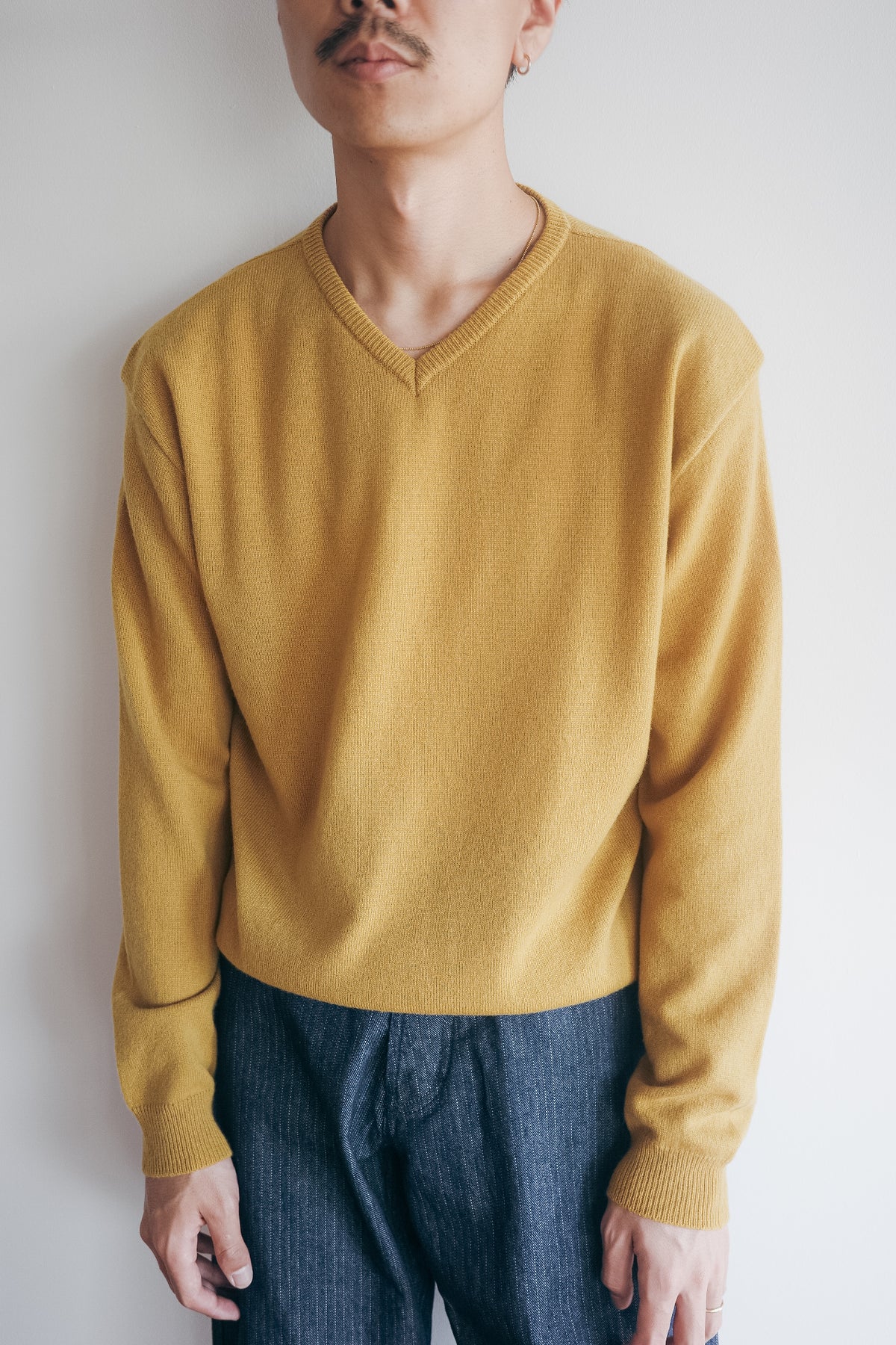 ENCOMING KNITTED V NECK JUMPER