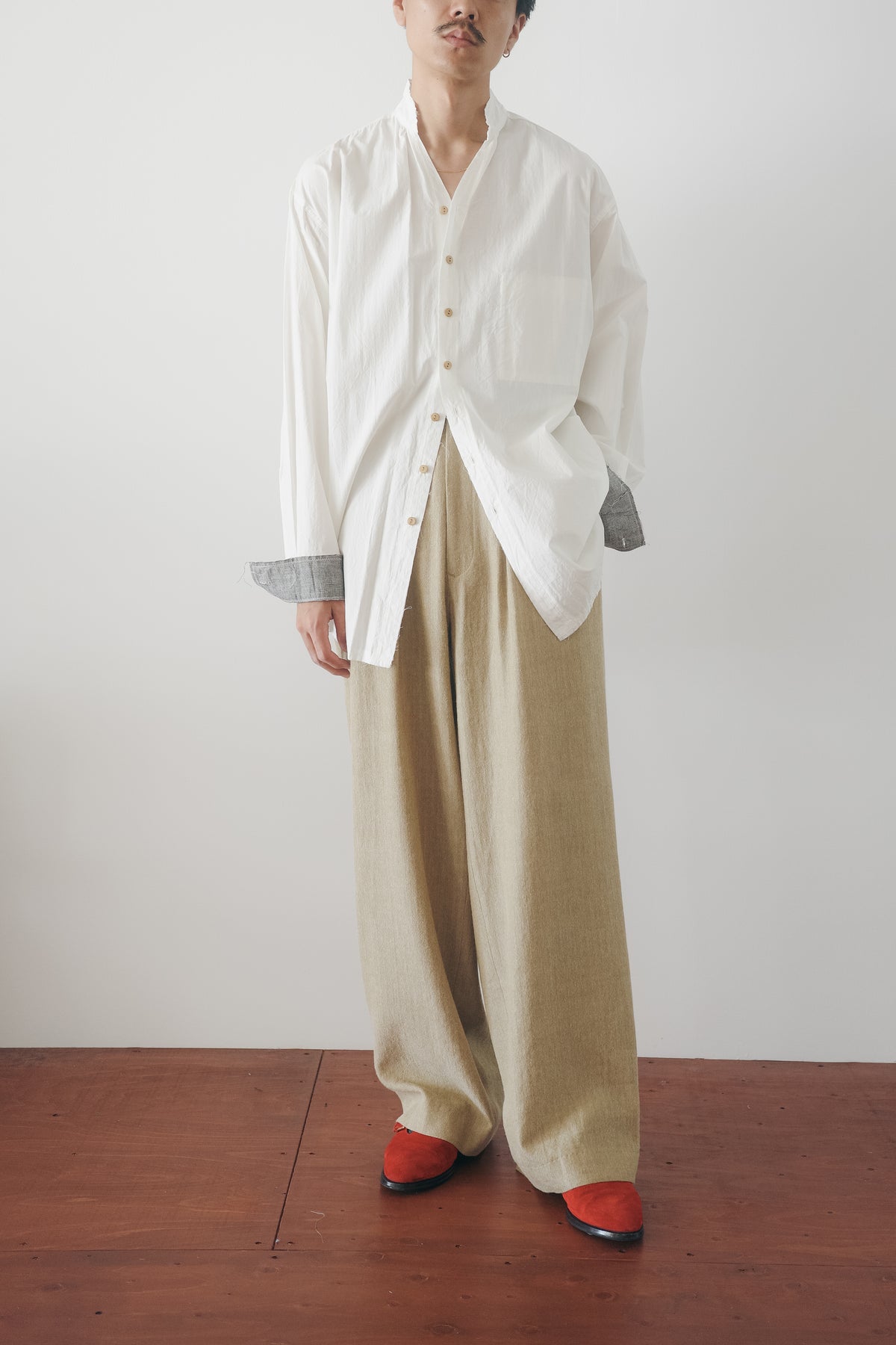 BLACKBIRD Cut-off Collar Shirt