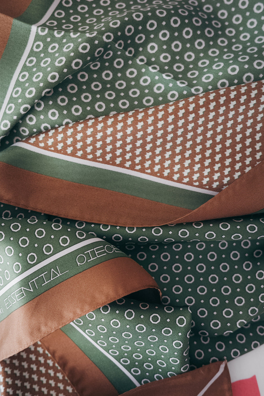 Nikki ESSENTIAL PIECES KOMON Silk Scarf