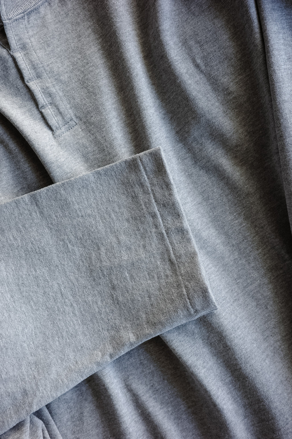 BLACKBIRD fake henley-neck cutsewn