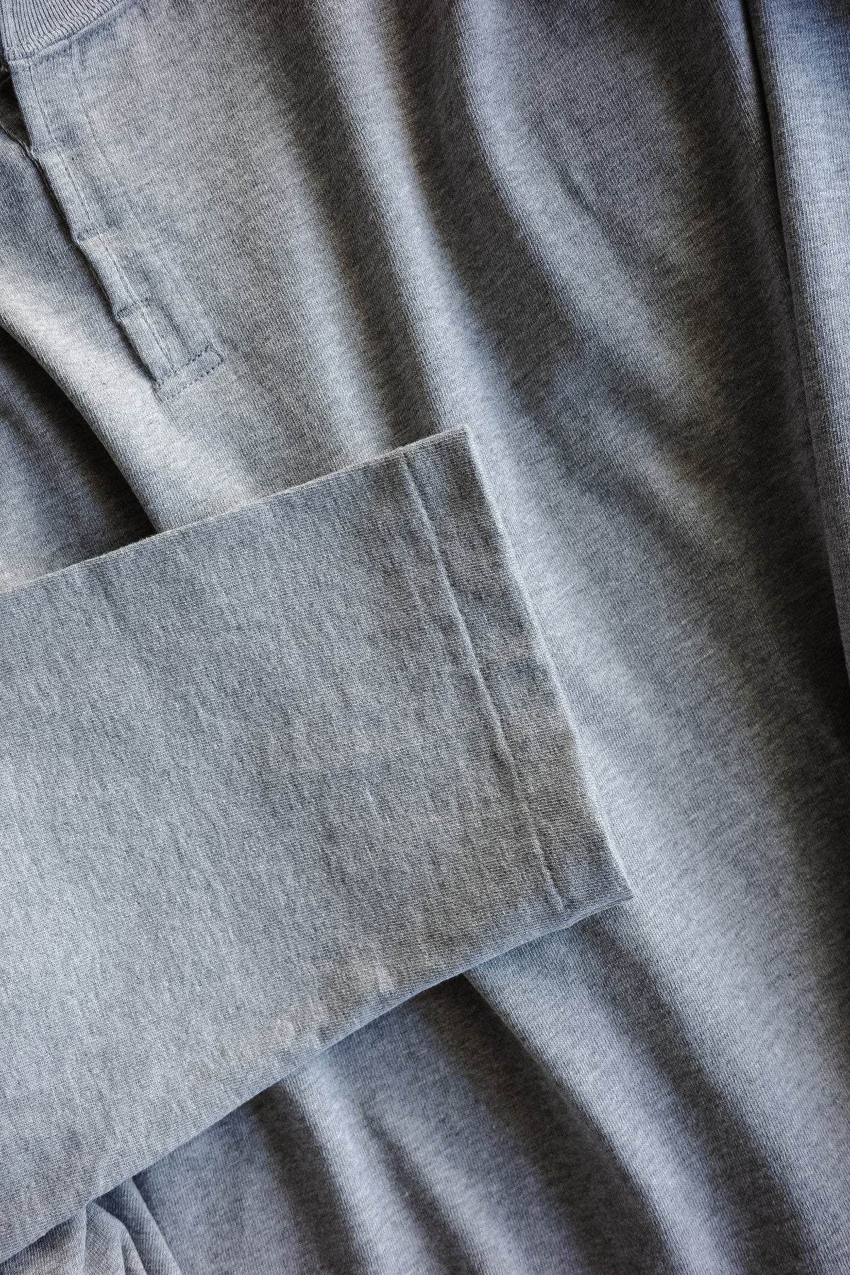 BLACKBIRD fake henley-neck cutsewn