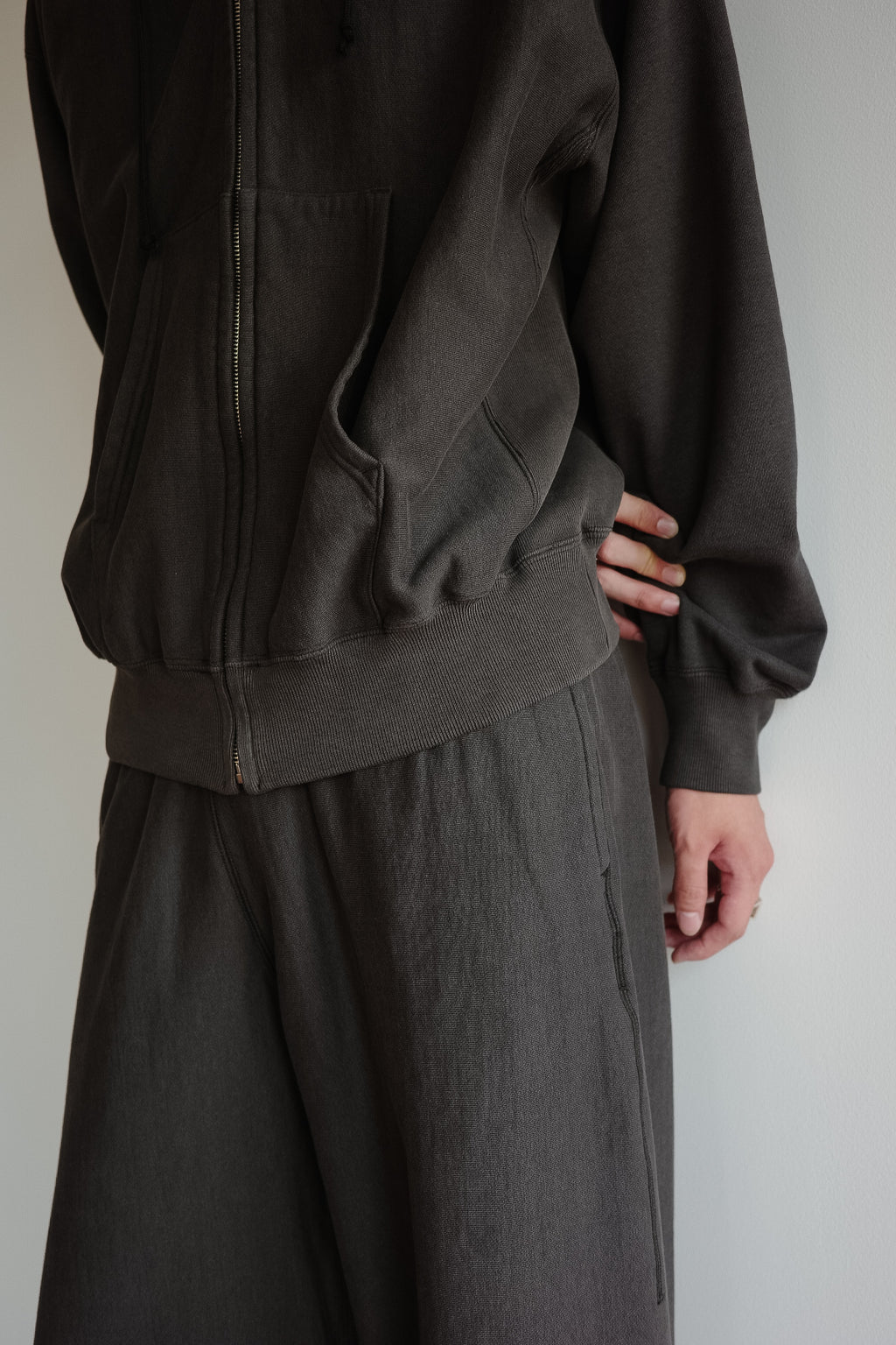ULTERIOR FADED SILKY TERRY BAGGY SWEAT PANTS (The BORDER Edit.)