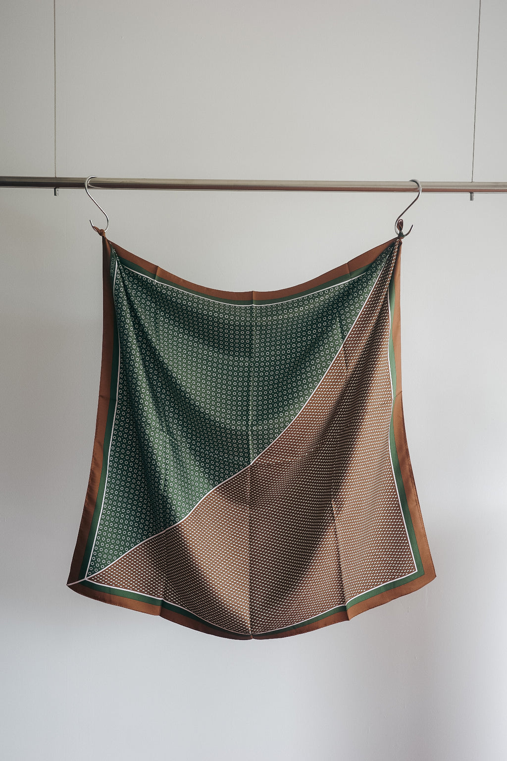 Nikki ESSENTIAL PIECES KOMON Silk Scarf