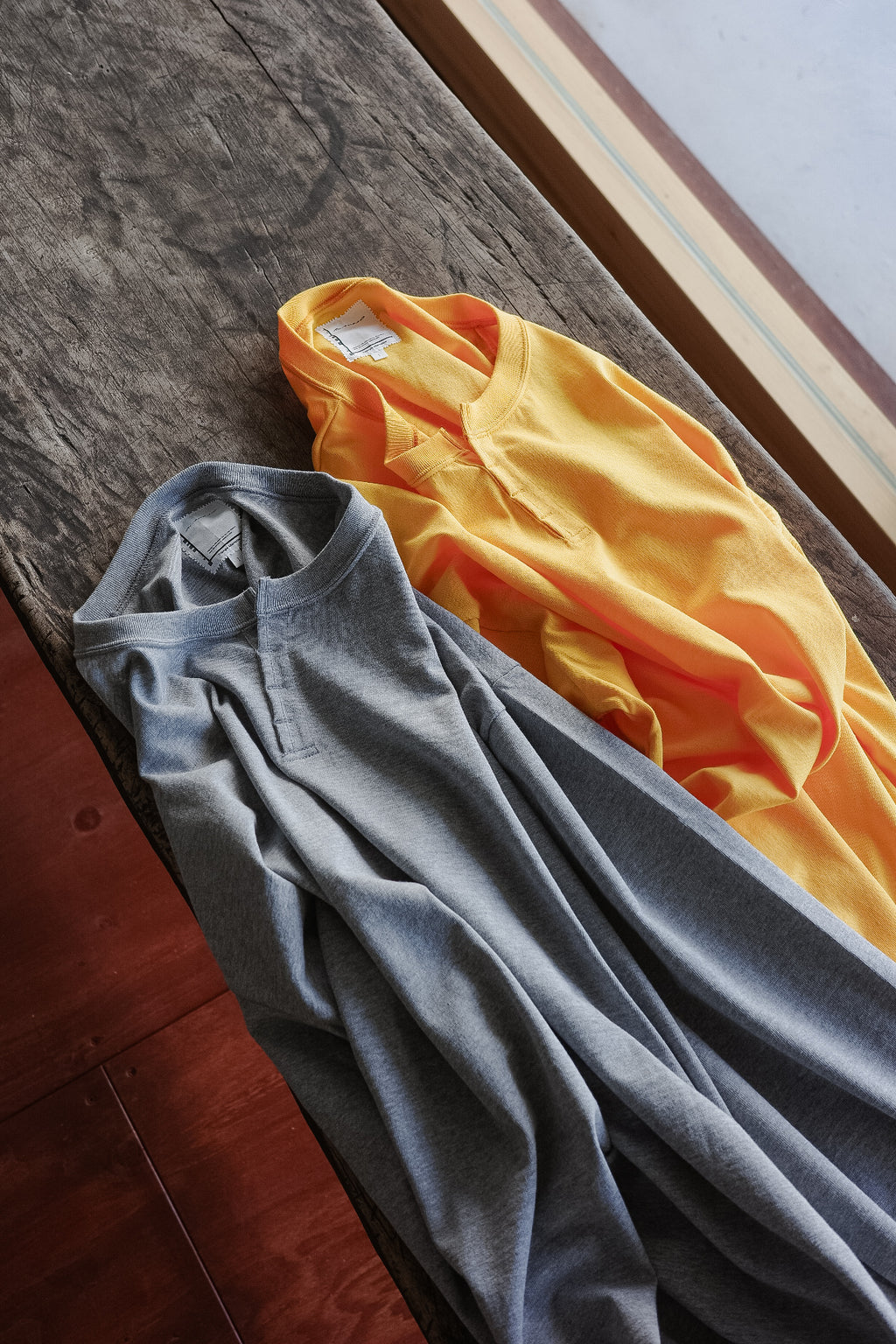 BLACKBIRD fake henley-neck cutsewn