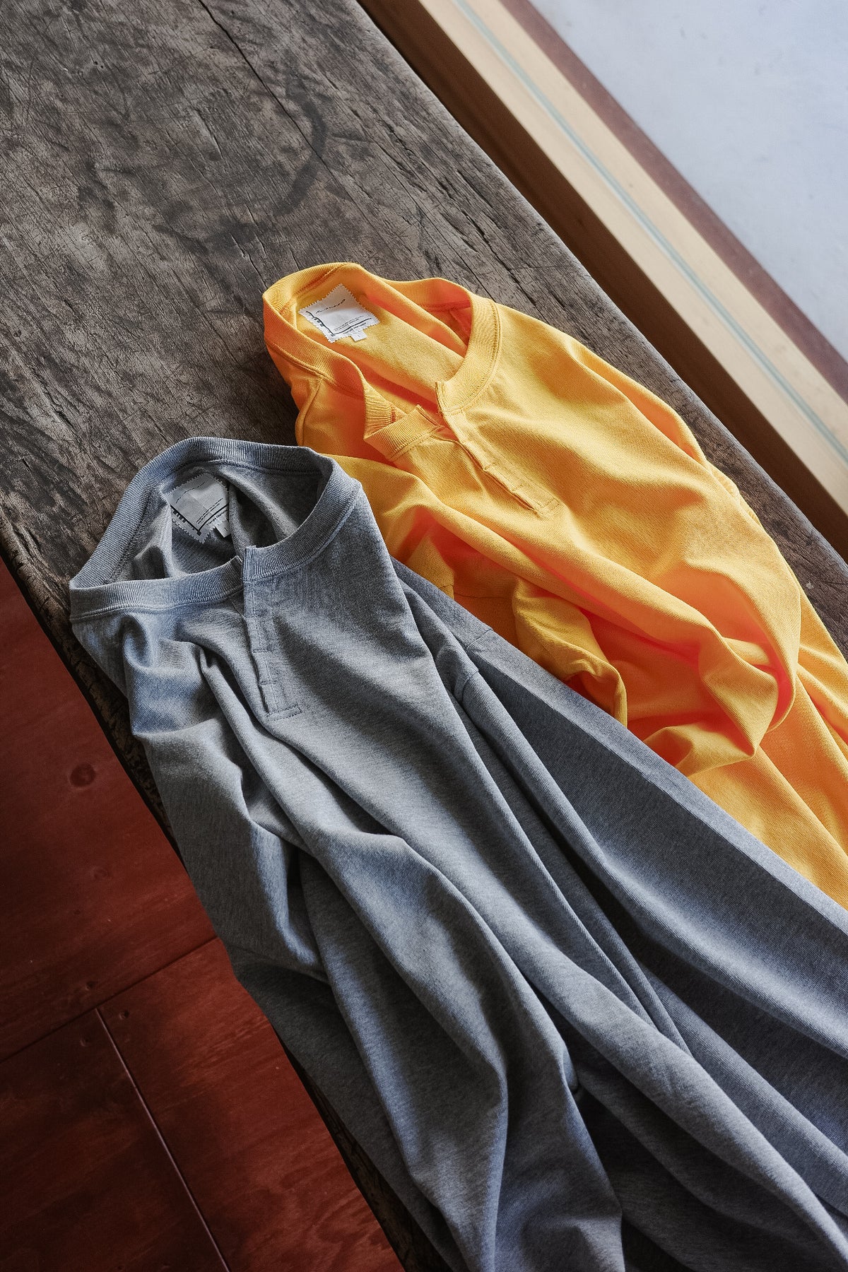 BLACKBIRD fake henley-neck cutsewn