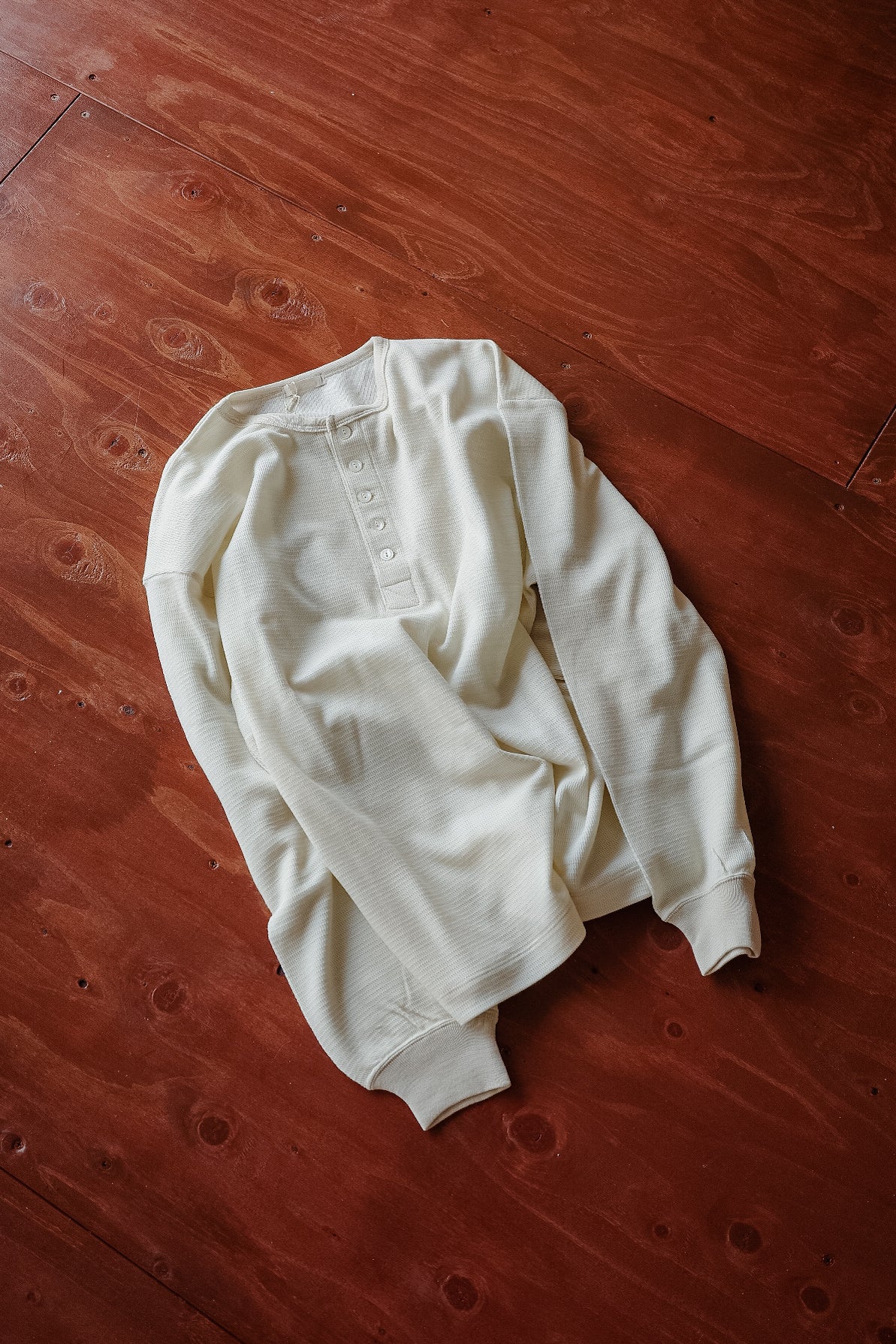 ULTERIOR W/C HONEYCOMB HENLEY-NECK TOP