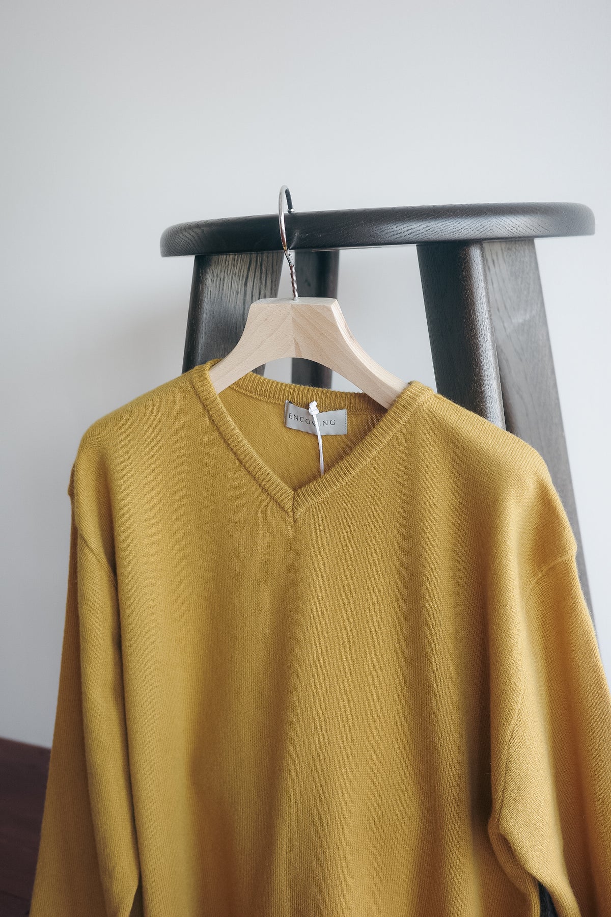 ENCOMING KNITTED V NECK JUMPER