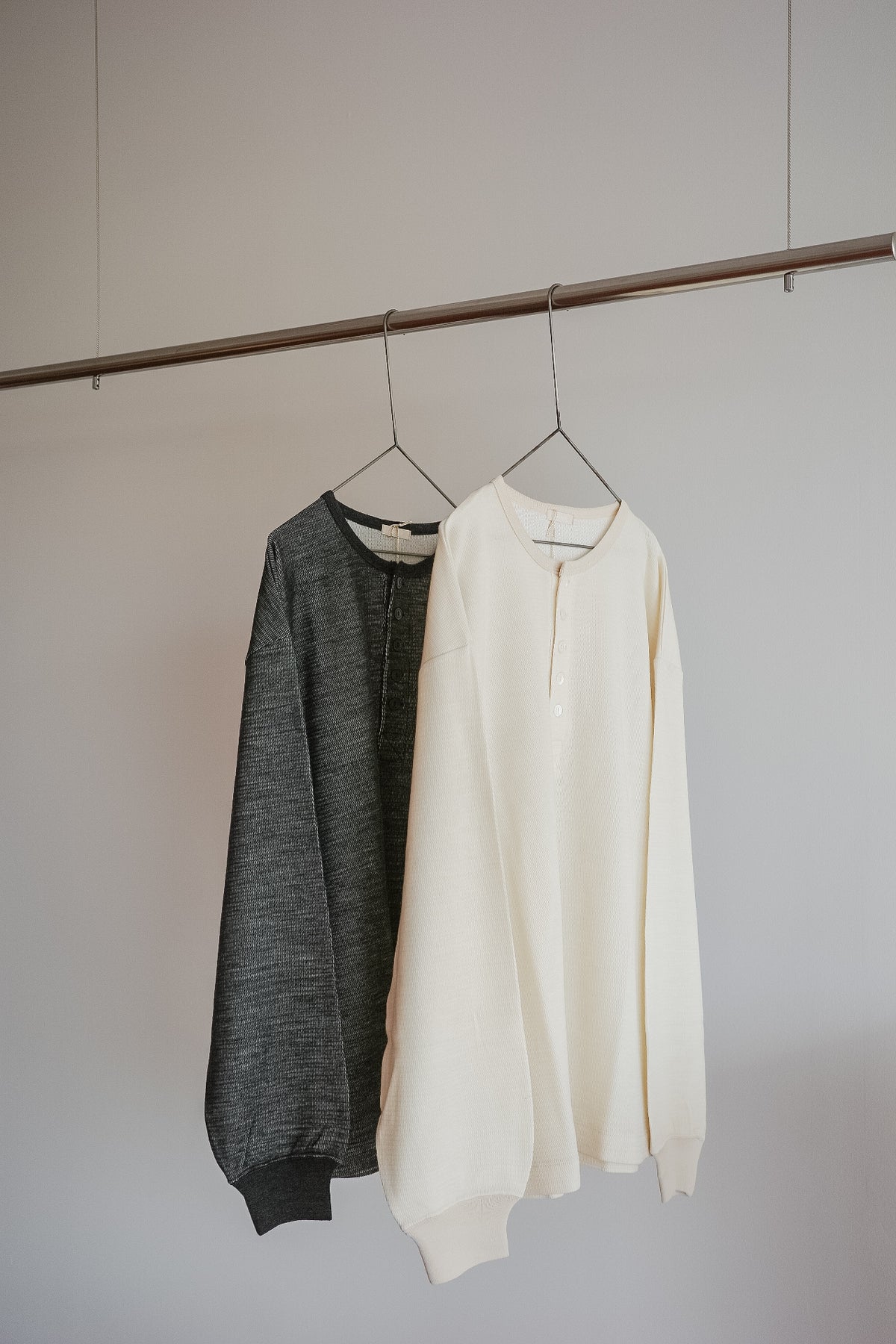 ULTERIOR W/C HONEYCOMB HENLEY-NECK TOP