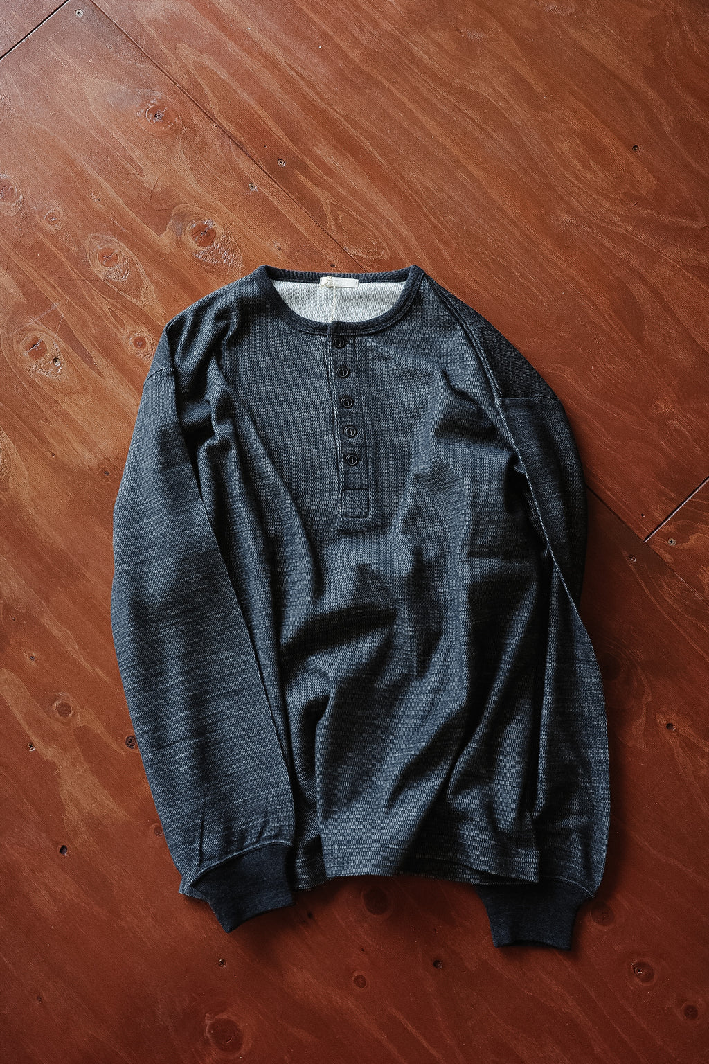 ULTERIOR W/C HONEYCOMB HENLEY-NECK TOP