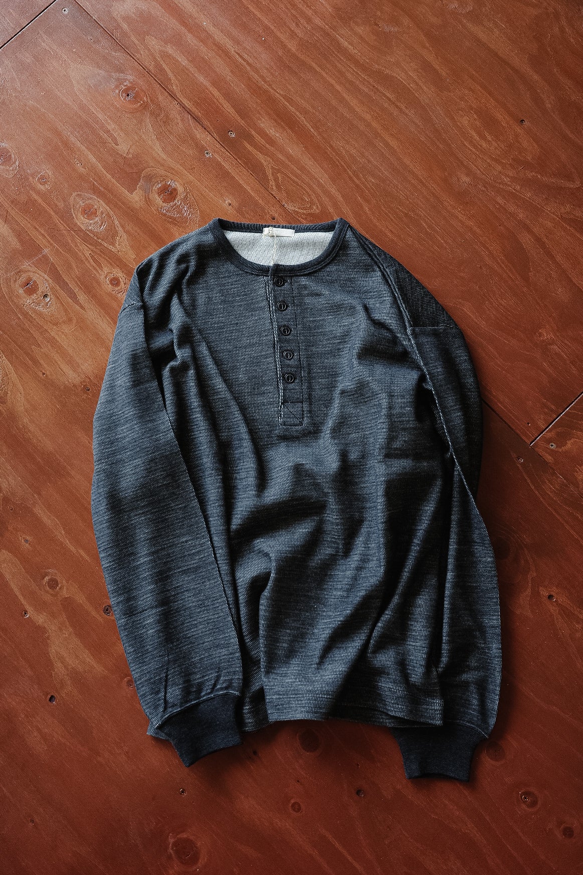 ULTERIOR W/C HONEYCOMB HENLEY-NECK TOP