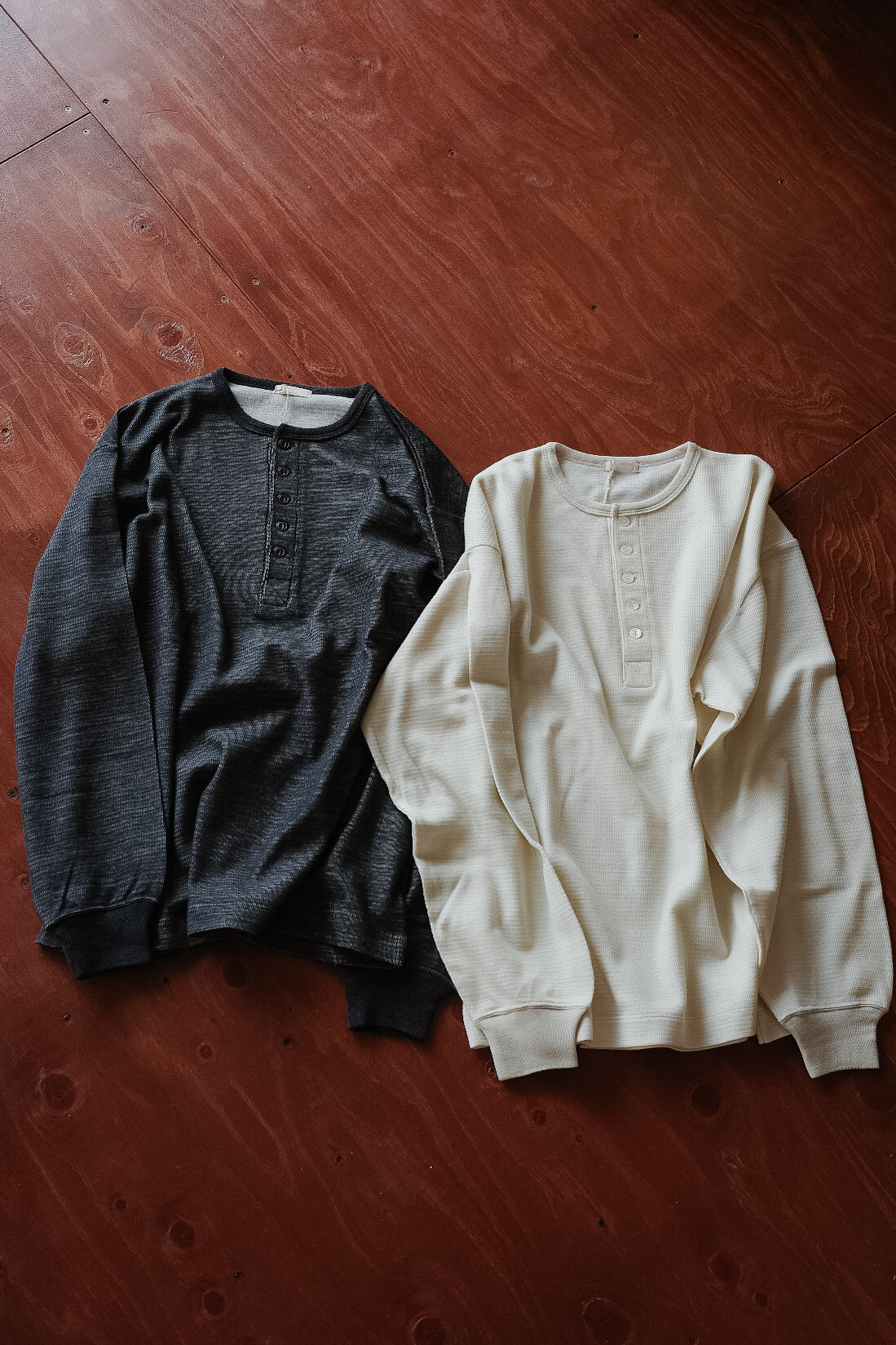 ULTERIOR W/C HONEYCOMB HENLEY-NECK TOP