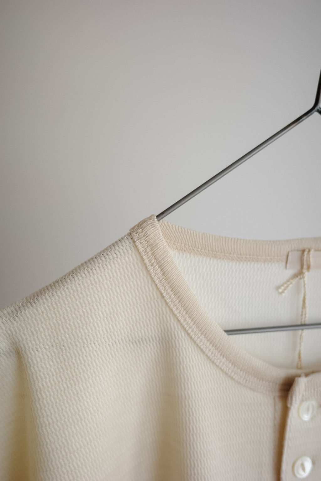 ULTERIOR W/C HONEYCOMB HENLEY-NECK TOP