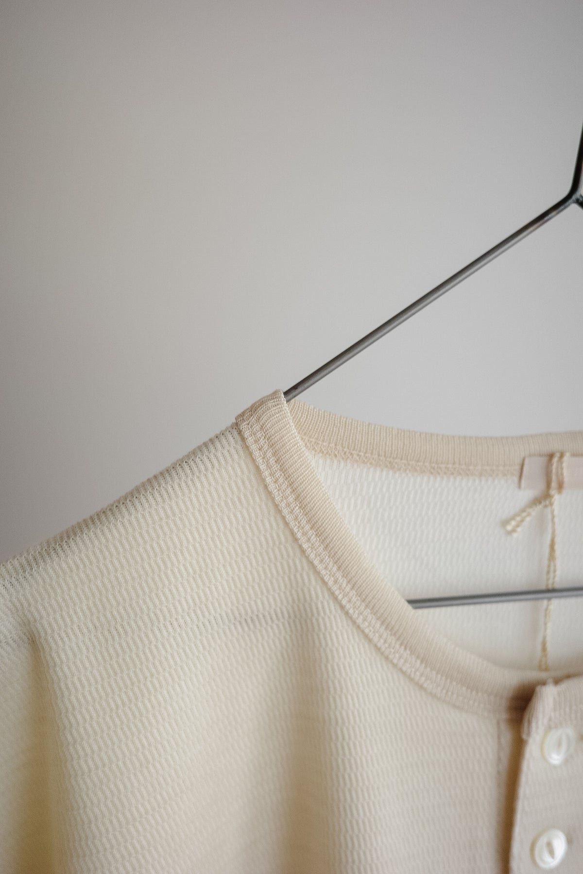 ULTERIOR W/C HONEYCOMB HENLEY-NECK TOP