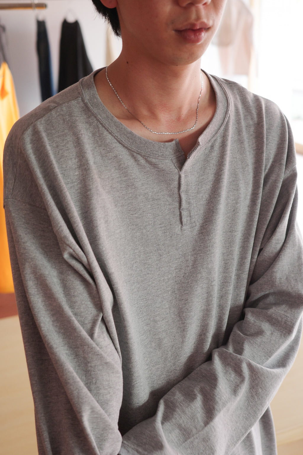 BLACKBIRD fake henley-neck cutsewn