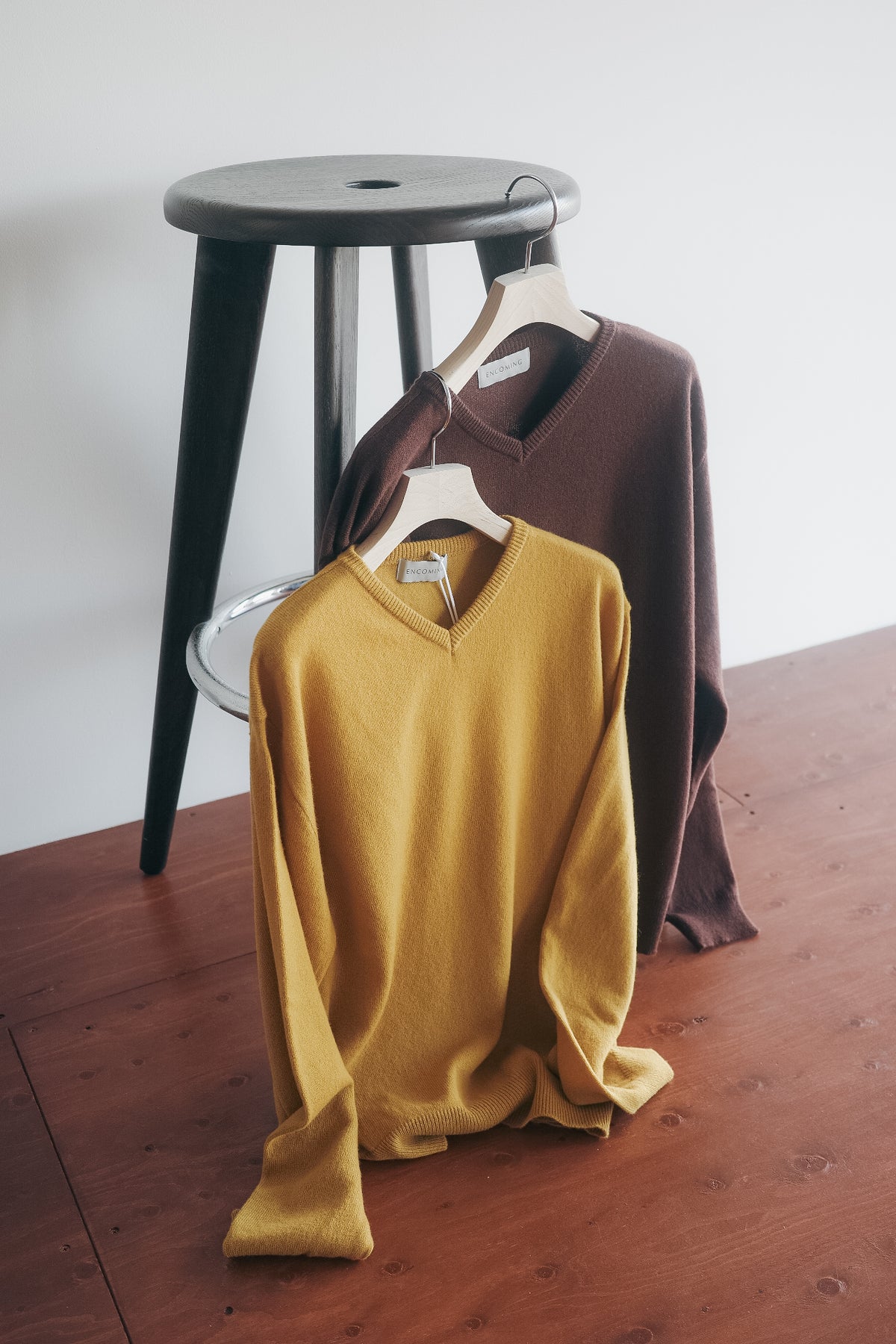 ENCOMING KNITTED V NECK JUMPER
