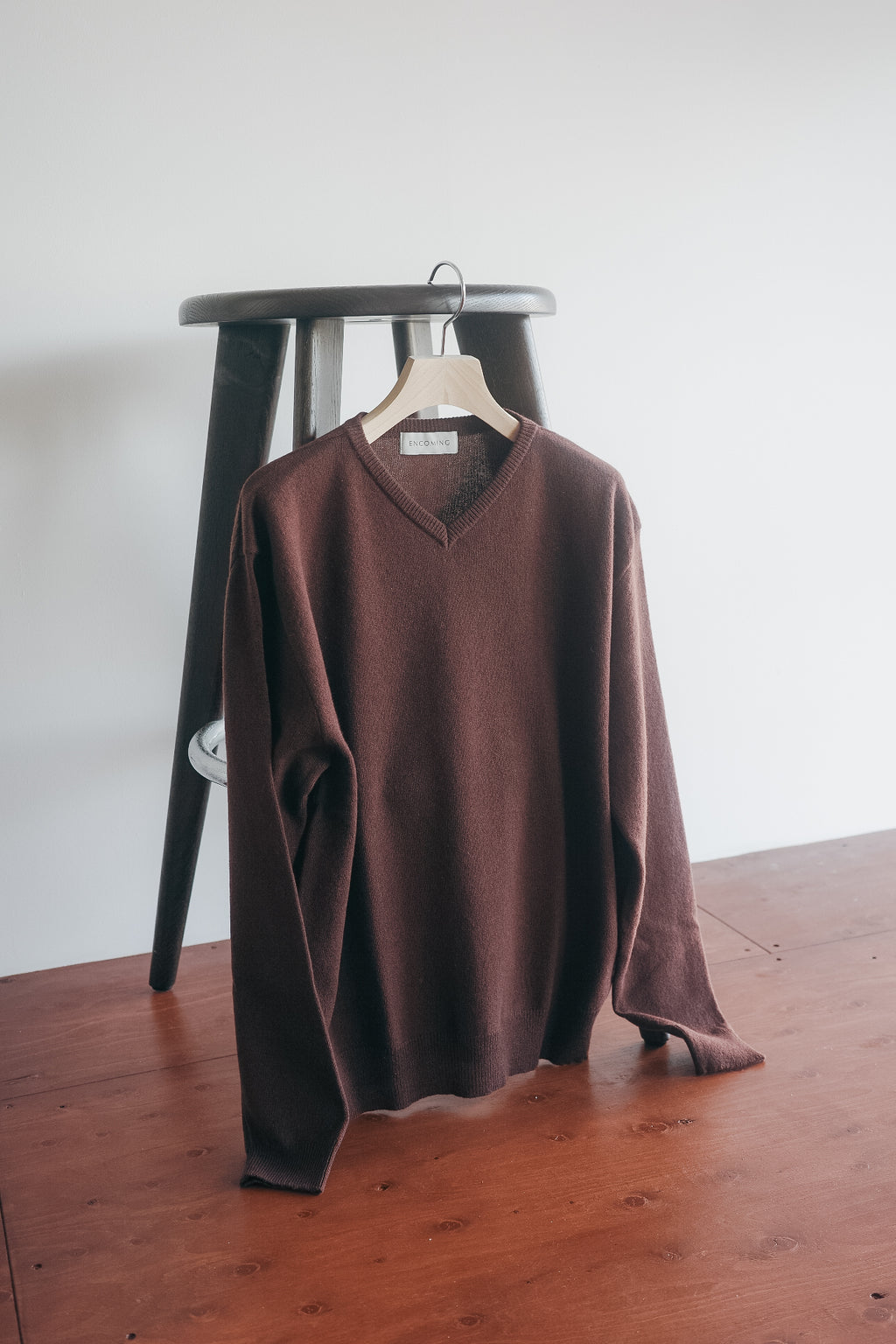ENCOMING KNITTED V NECK JUMPER