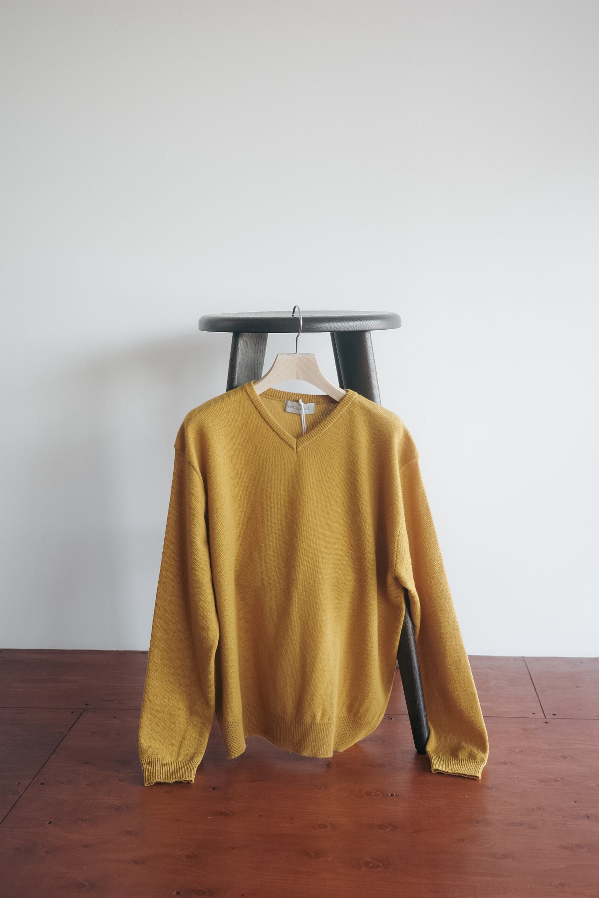 ENCOMING KNITTED V NECK JUMPER