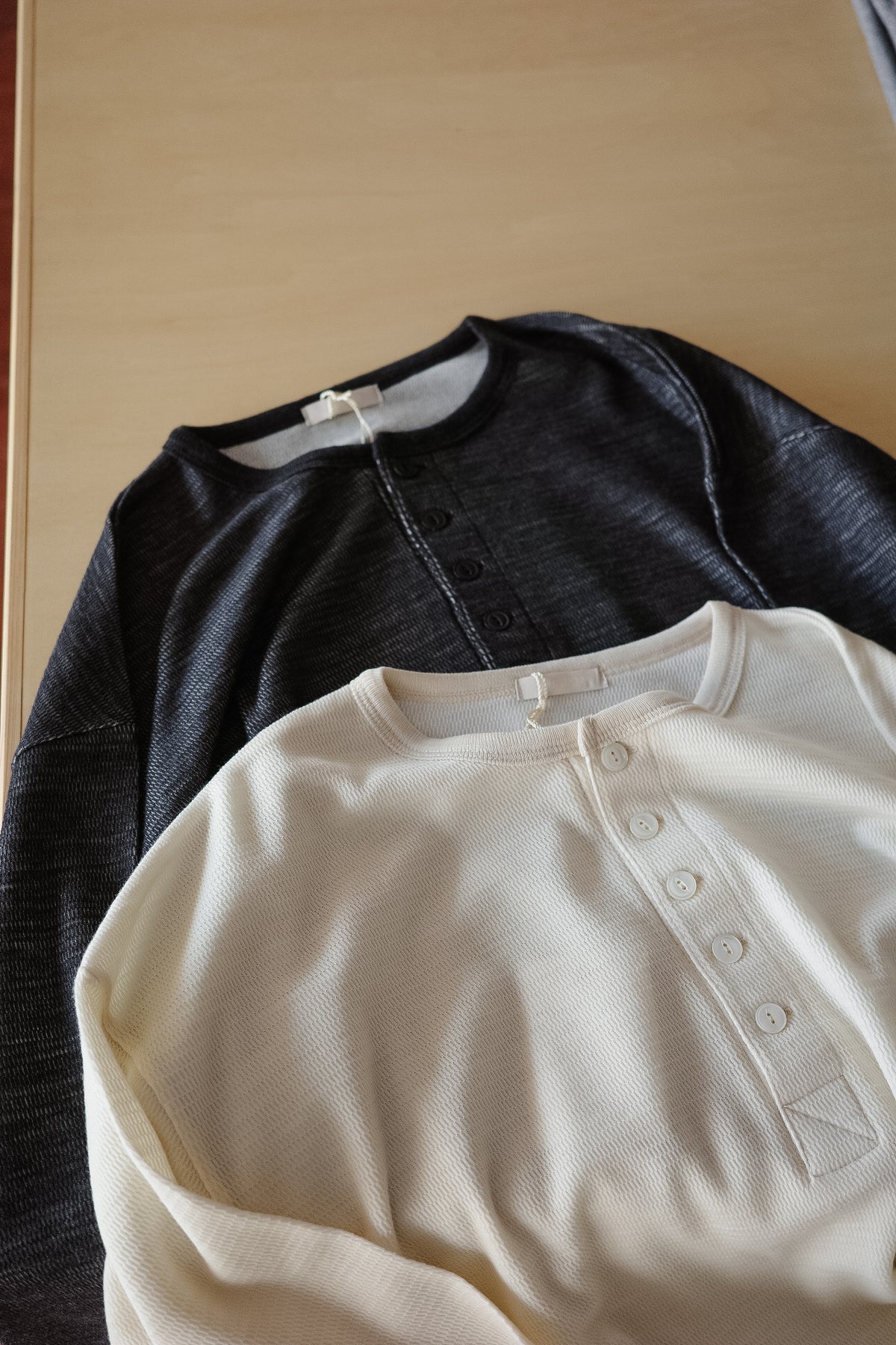 ULTERIOR W/C HONEYCOMB HENLEY-NECK TOP