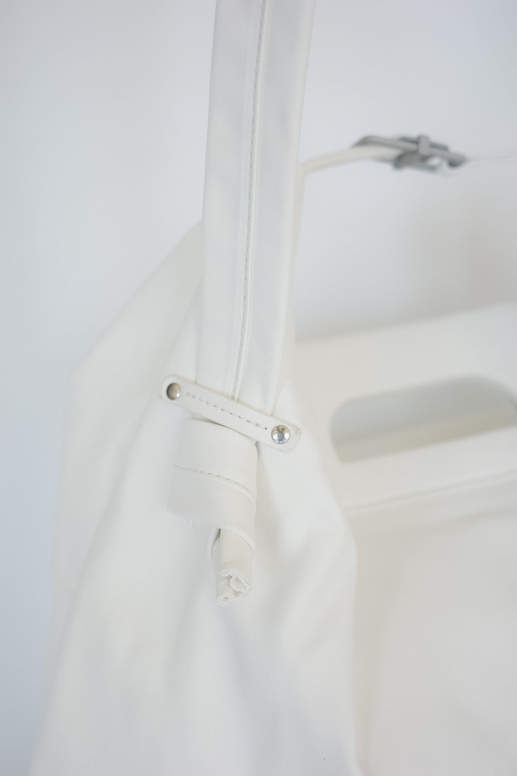 【10末-11頭 再入荷】CECCHI DE ROSSI MARKET NODO LEATHER