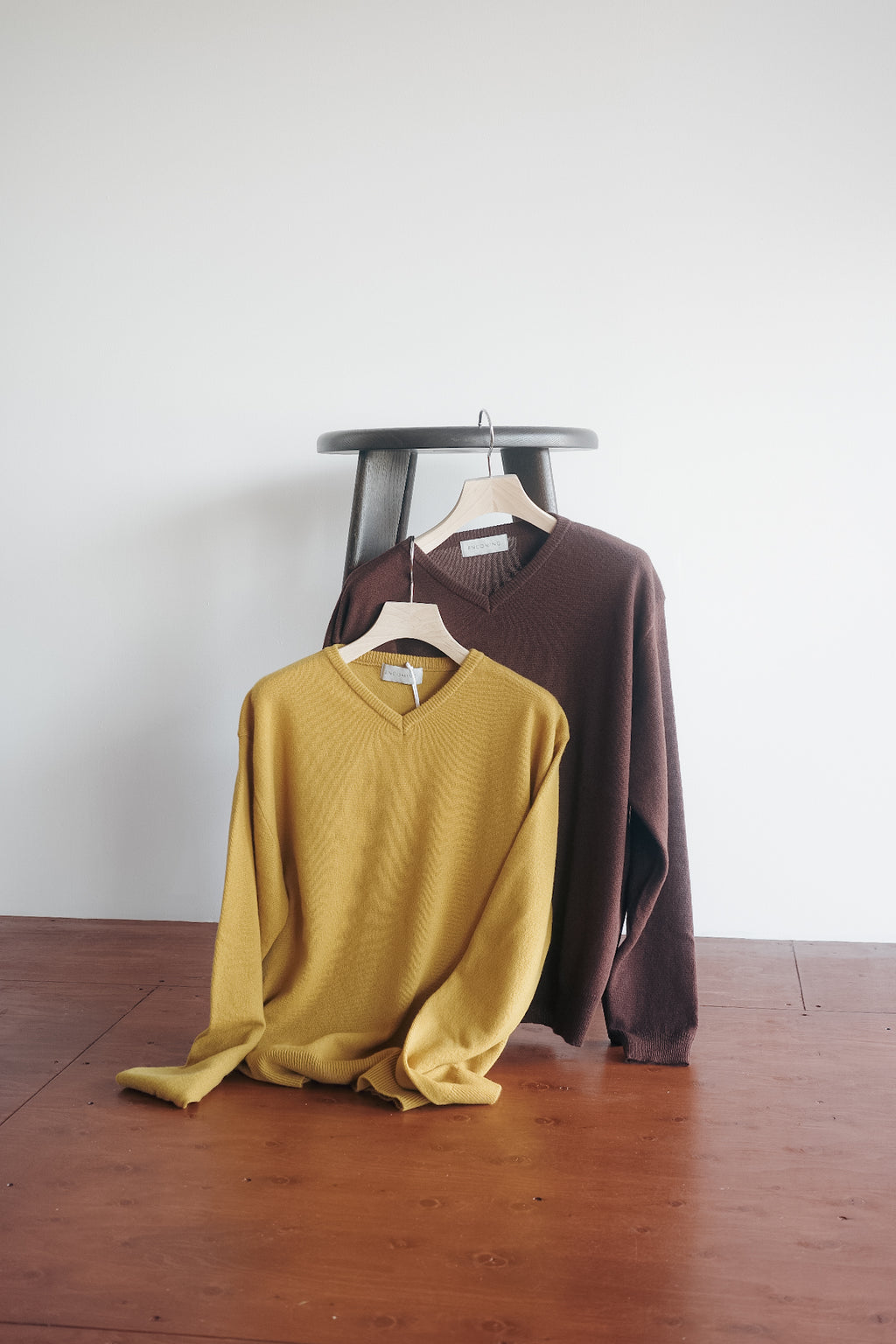 ENCOMING KNITTED V NECK JUMPER